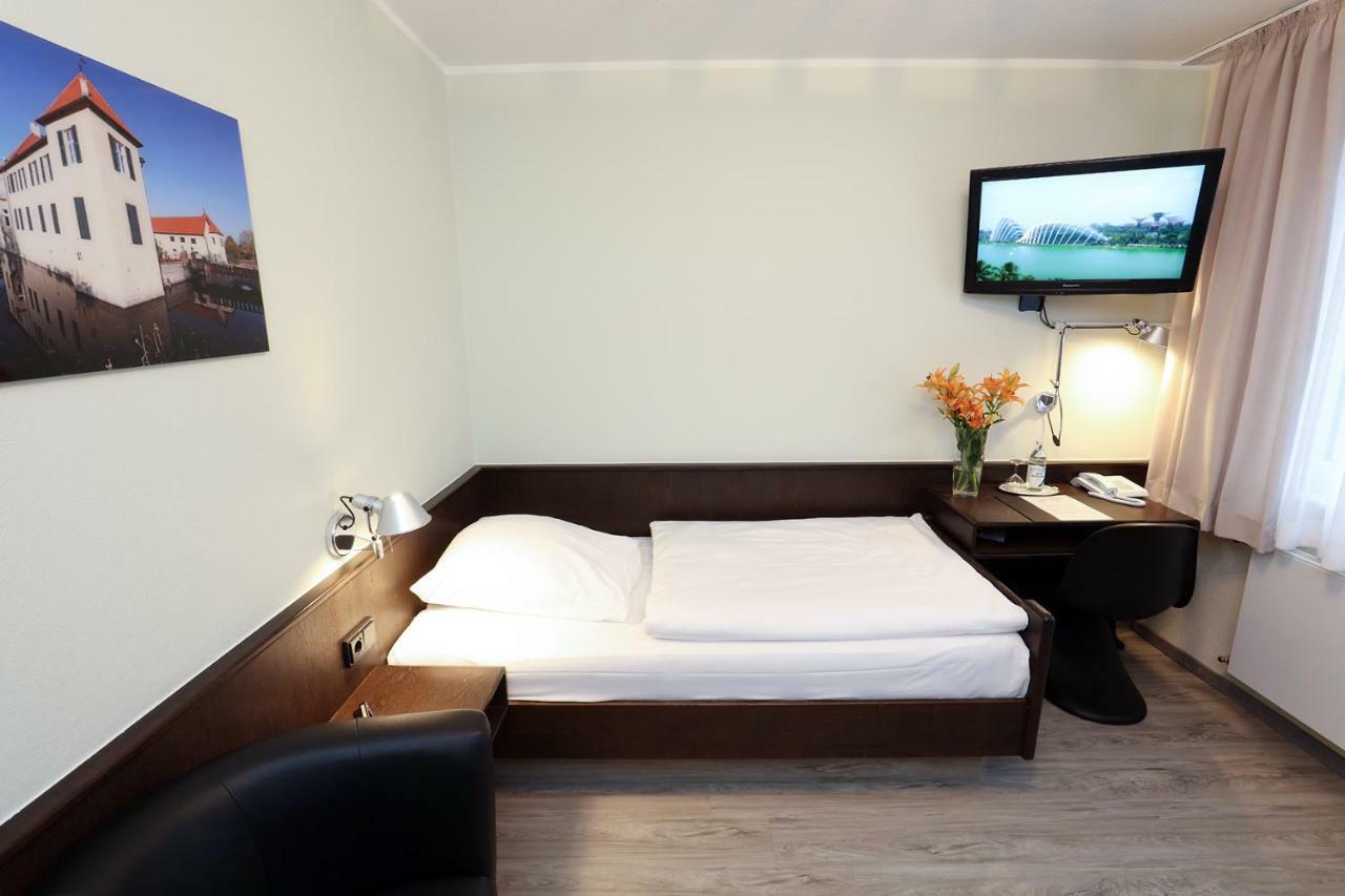 Hotel Kroeger Ennigerloh エクステリア 写真